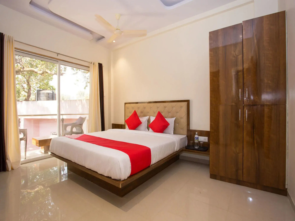 OYO 11483 Hotel Oakwood