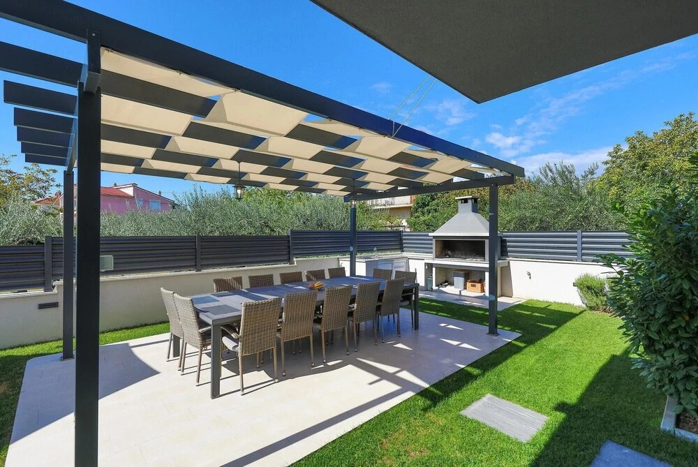 Amazing Home in Kastel Novi With Wifi and 8 Bedrooms