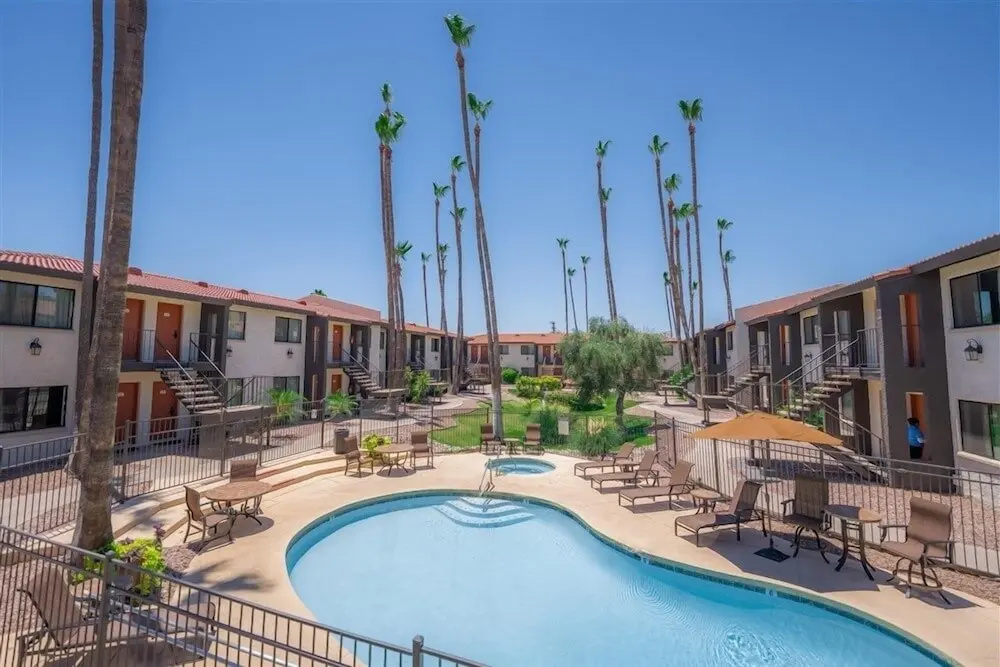 232 Fully Furnished 1BR Suite-Prime Location! by RedAwning