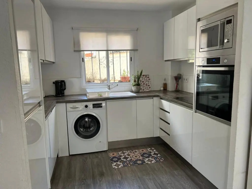 Lovely 4-bed Cottage in Las Chapas Marbella