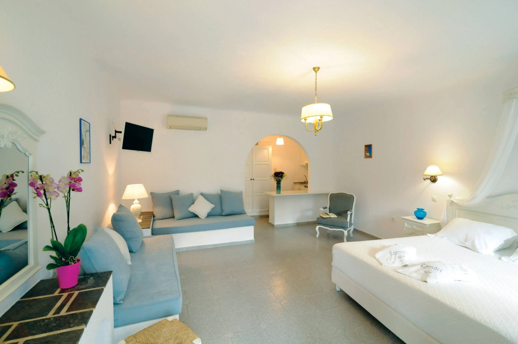 Kamari Hotel