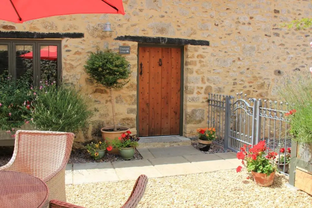 Courtyard Cottage at Stepps House