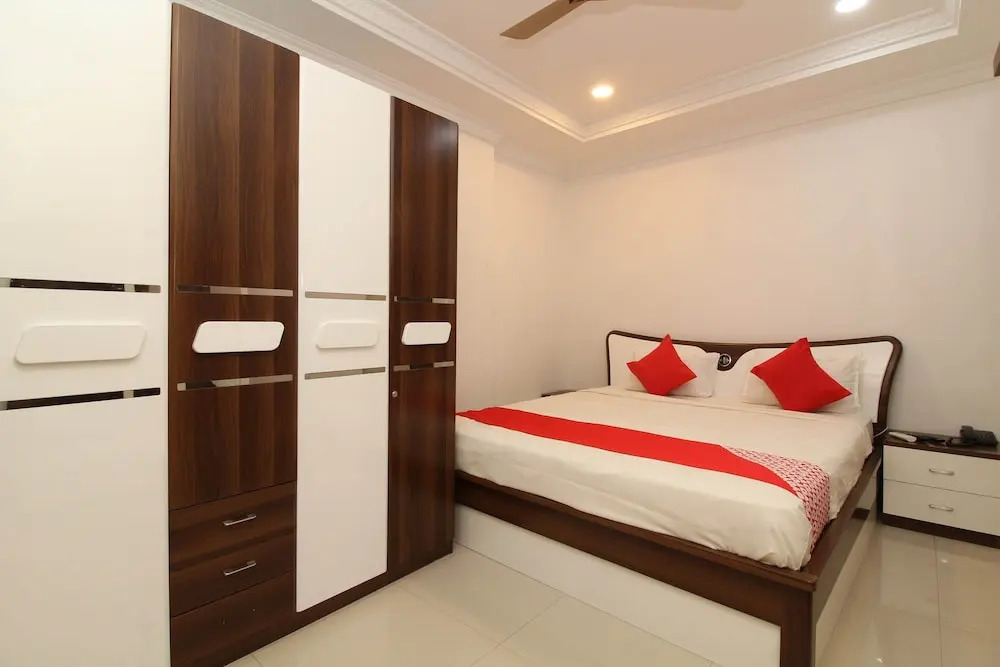 Saba Service Apartments by OYO Rooms