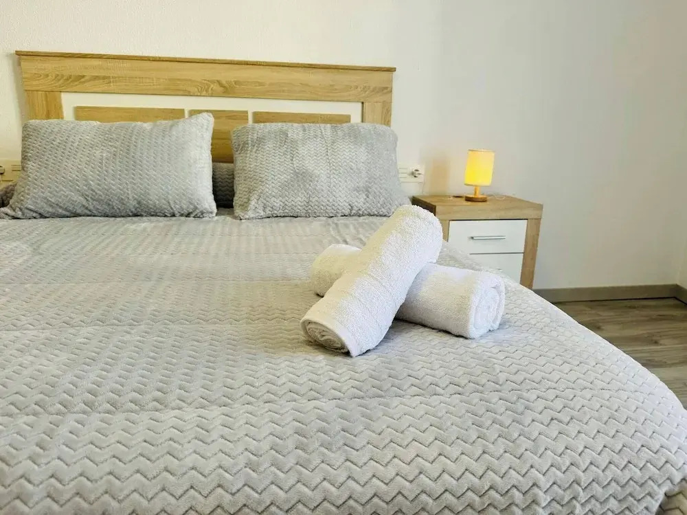 Bright Apartment Near Granada Center