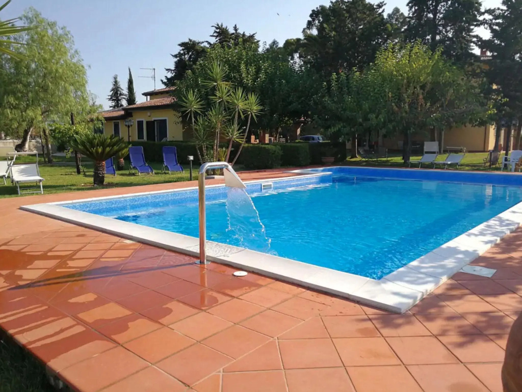 Restful Villa in Albanella with Swimming Pool