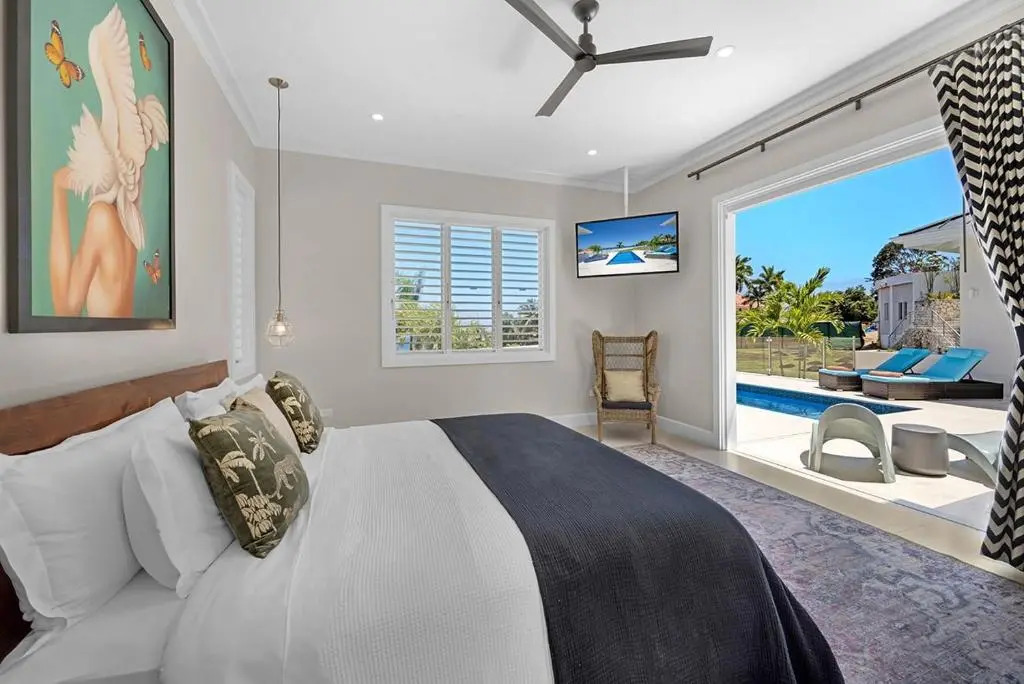 Hospitality Expert EL1 Private Pool Beach Chef