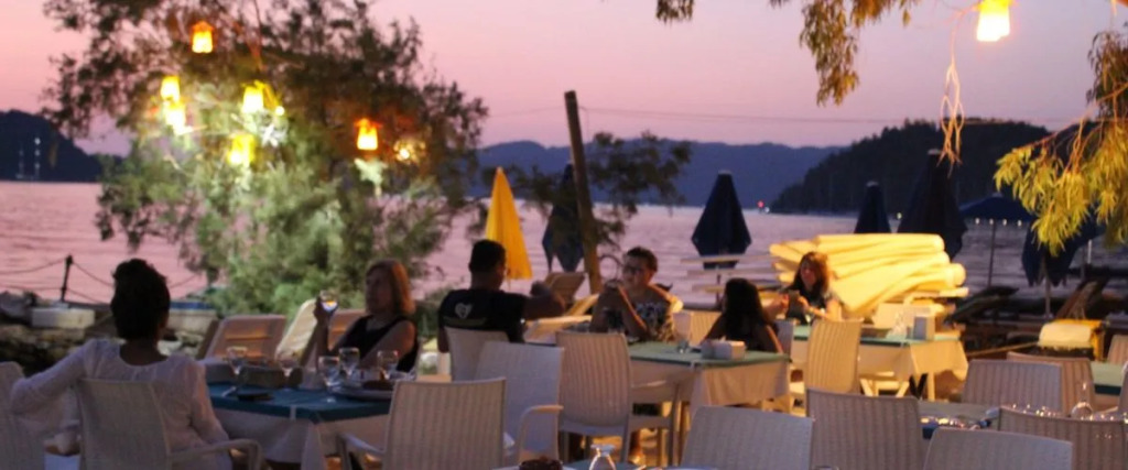 Albatros Beach Restaurant & Butik Otel