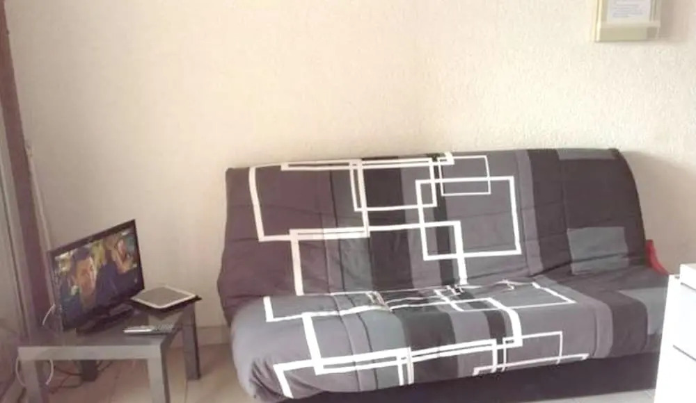 Apartment With one Bedroom in Saint-cyprien, With Wonderful Mountain View and Furnished Terrace - 80 m From the Beach
