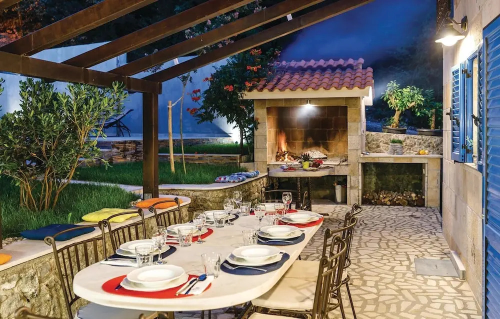 Awesome Home In Omisalj