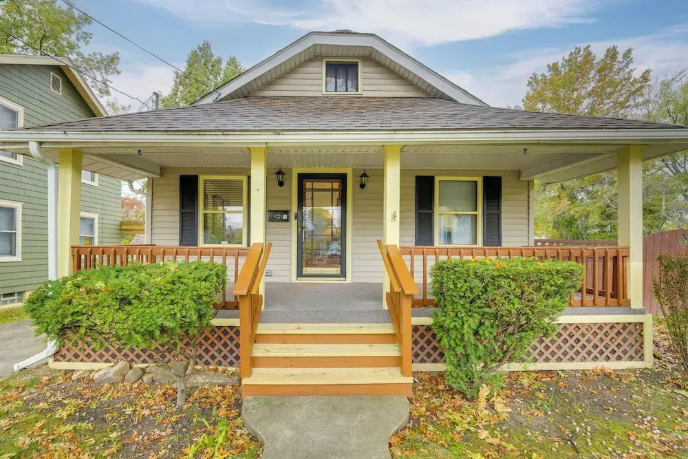1 Mi to Akron Zoo: Ranch-style Home w/ Yard!