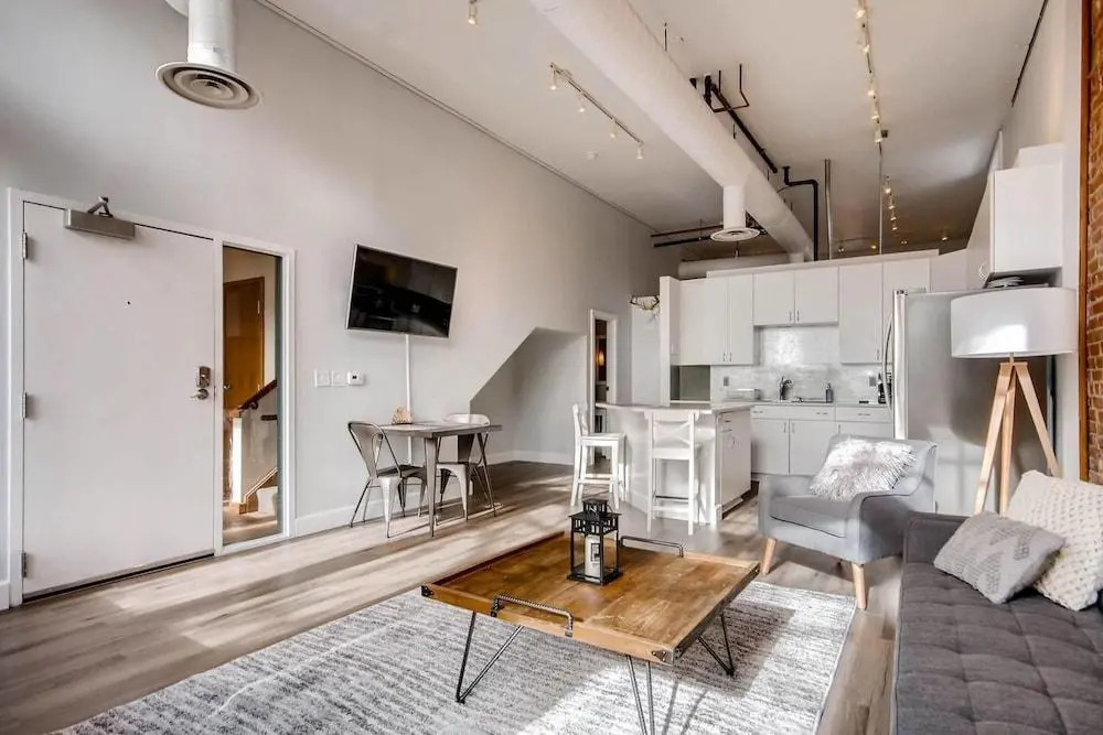 Industrial Design Flat Historic Loft Heart of Lohi