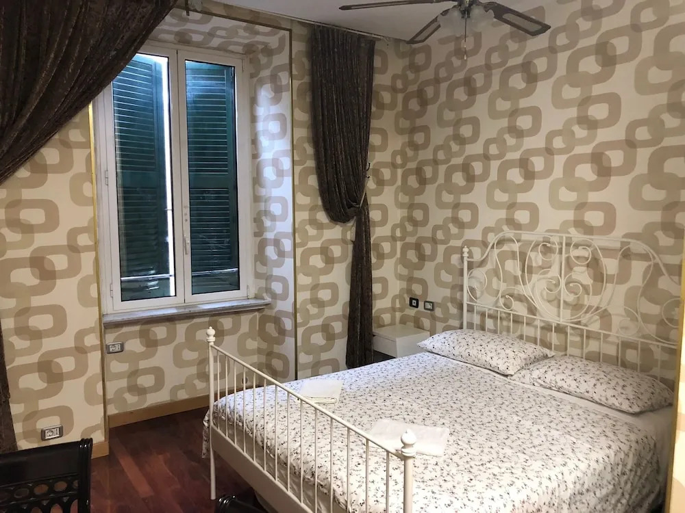 Friend House 2