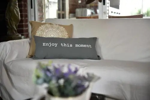 Bernies Bed & Breakfast , A 3 KILOMETROS DEL AEROP EZEIZA, VAN ,IN-OUT, FREE EZEIZA AIRPORT