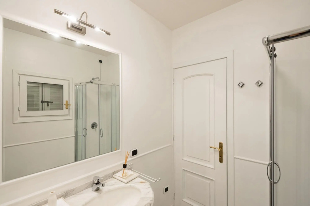 Elegant apartment is consisting of two comfortable double bedrooms (one double and one with 2 single-S'ABBA 22