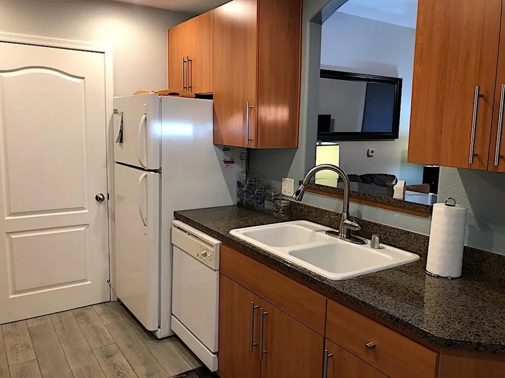 Uptown Simplicity - 3 Bedroom by Casago