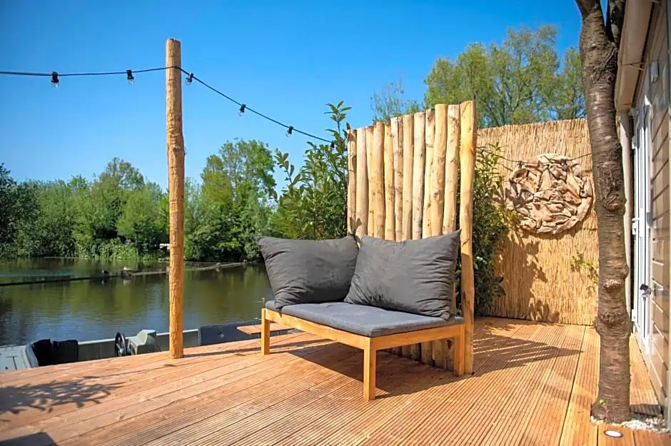 LODGE & LOFT