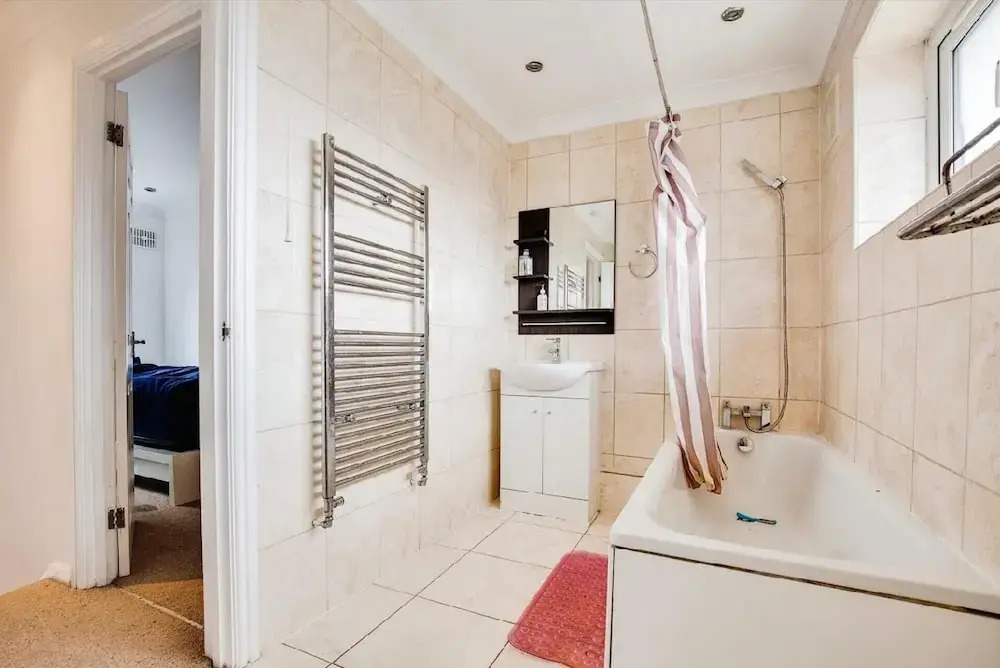 3-bed Apt-15 Mins to Heathrow-pet-friendly-parking