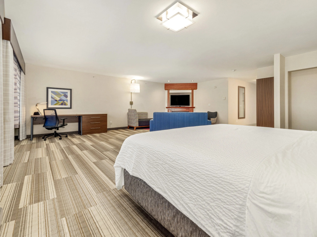 Holiday Inn Express & Suites Medicine Hat by IHG