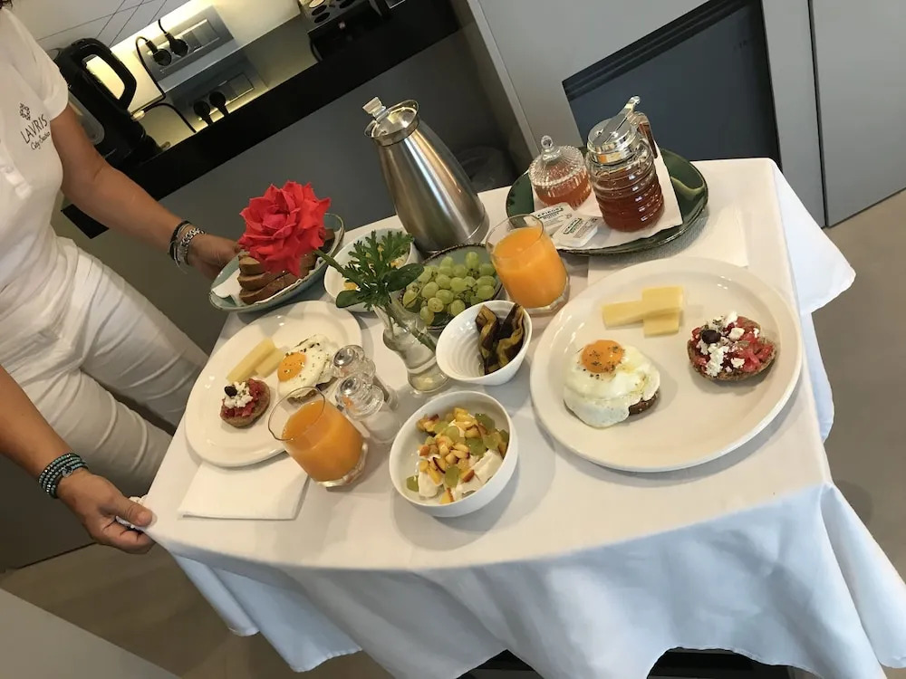 Lavris City Suites
