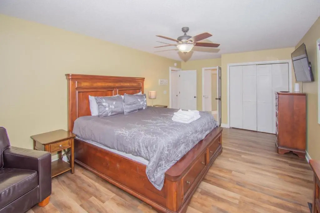 702 Whiting Rd