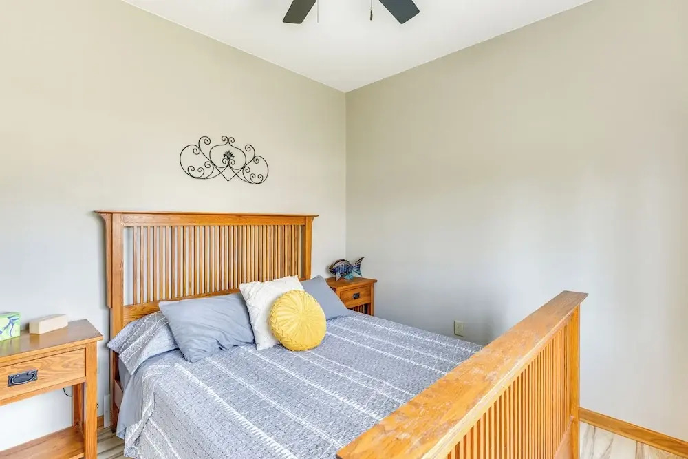 Lake Mills Retreat: 1 Mi to Beaches & Dining!