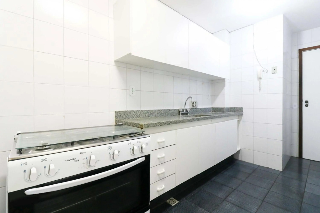 Enorme Apartamento na Av Atlântica