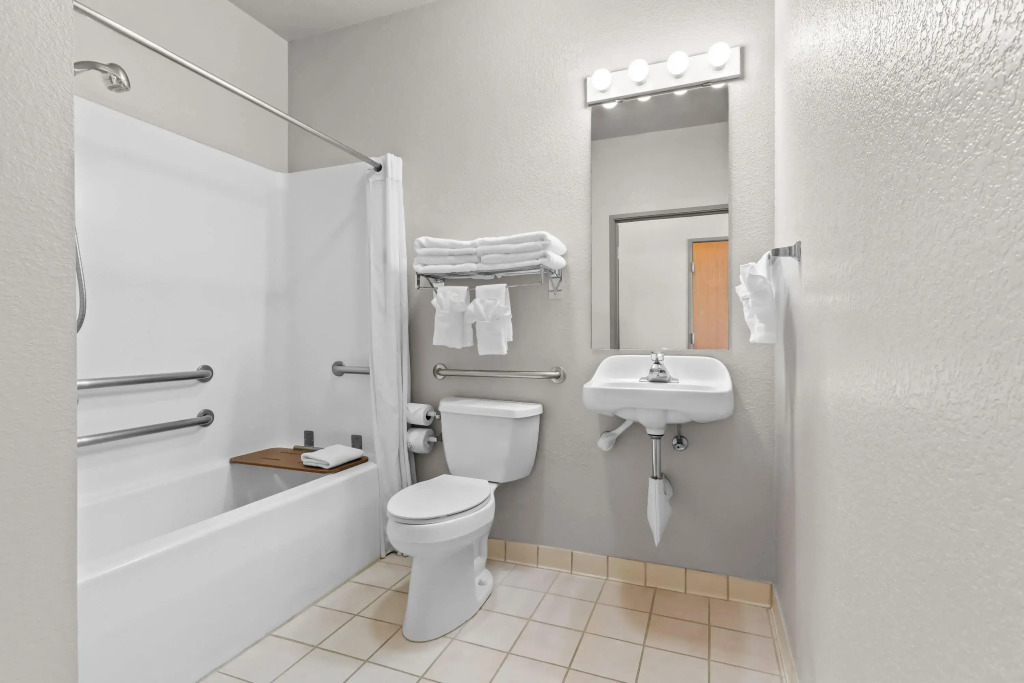Days Inn & Suites by Wyndham Castle Rock