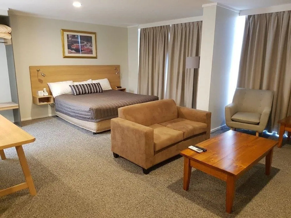 Posthouse Motor Lodge