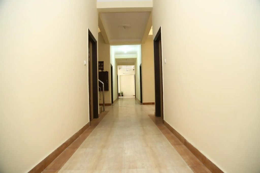OYO 8240 Maan Residency