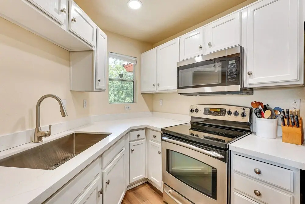14 Mi to Dtwn: Phoenix Condo w/ Balcony & Spa!