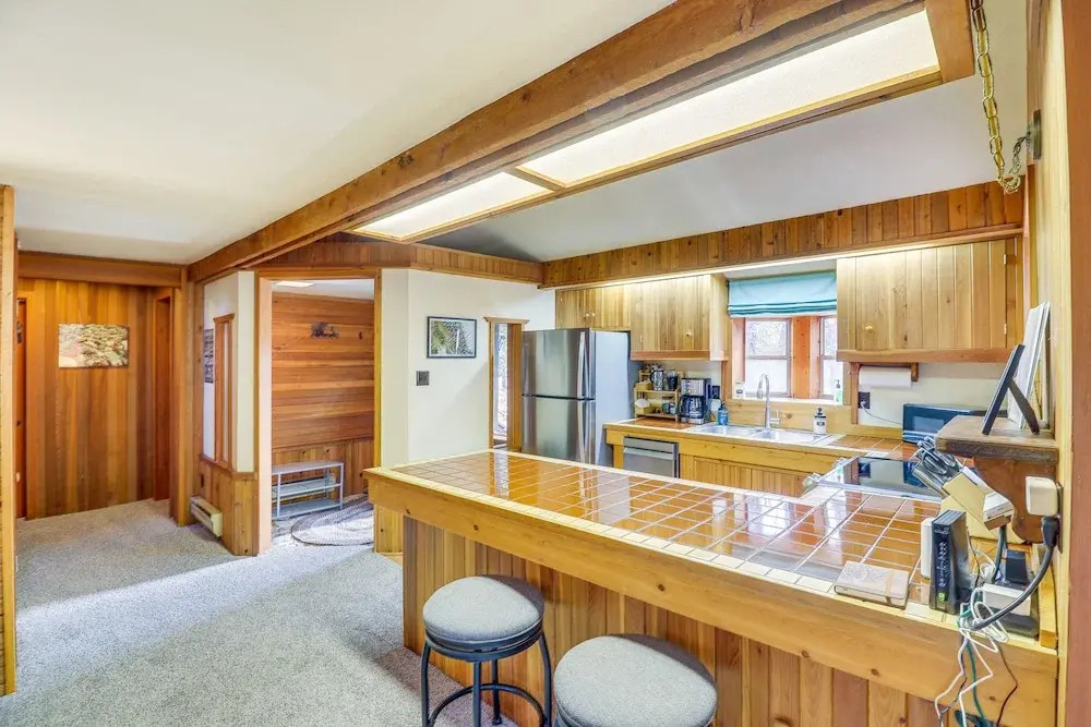 'griz Den' Cabin w/ 2 King Beds Near Glacier!