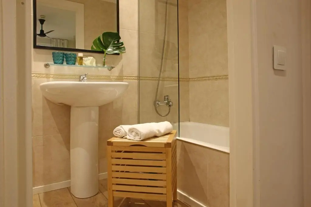 Chic & Basic Lemon Boutique Hotel