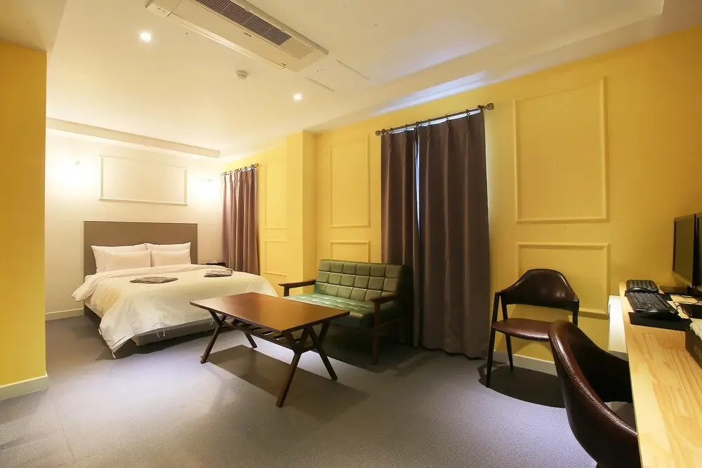 Avenue Hotel