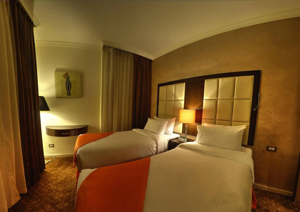 Meneur Hotel