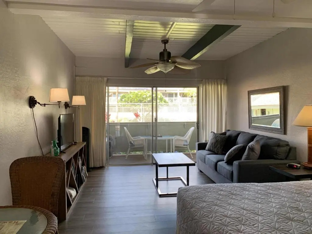 New! Enjoy a cozy studio and walk to beach!