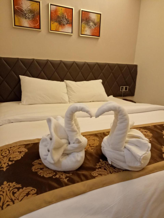 Golden Leaves Hotel