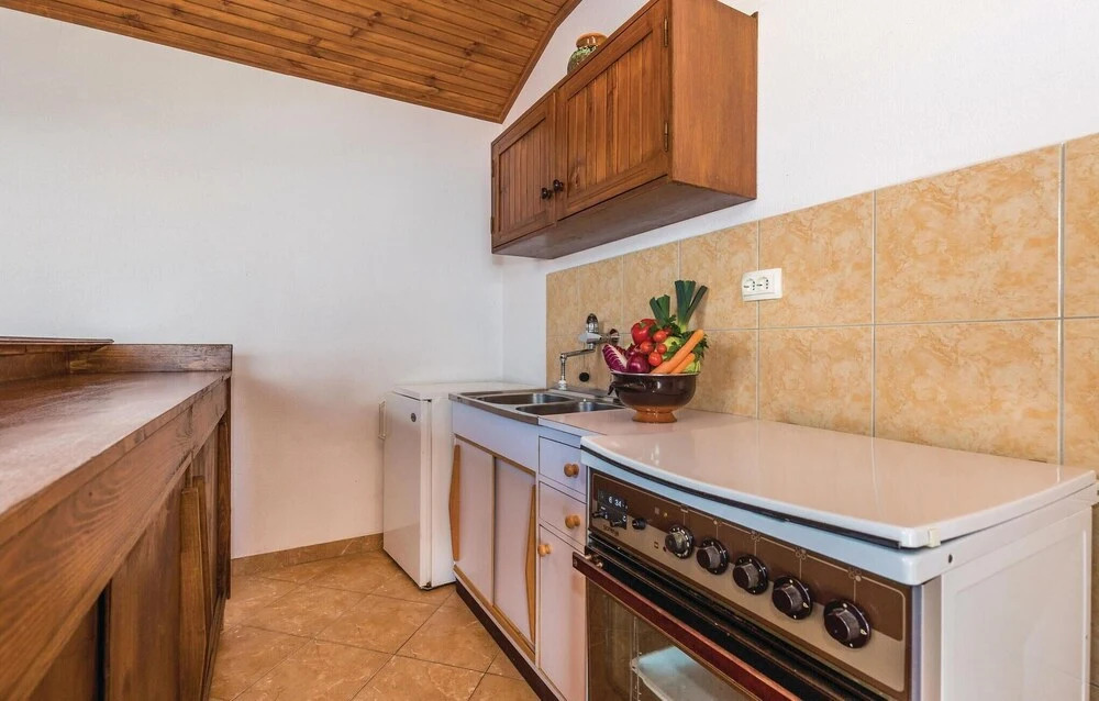 Beautiful Home in Banjol With Wifi and 2 Bedrooms