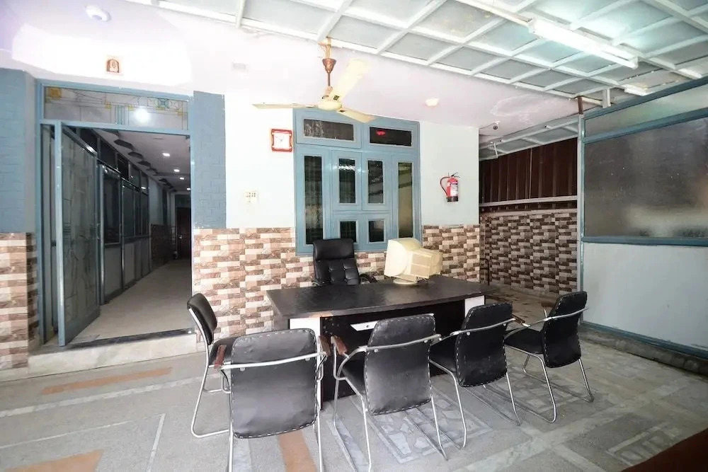Hotel Jeevisha Inn by OYO Rooms