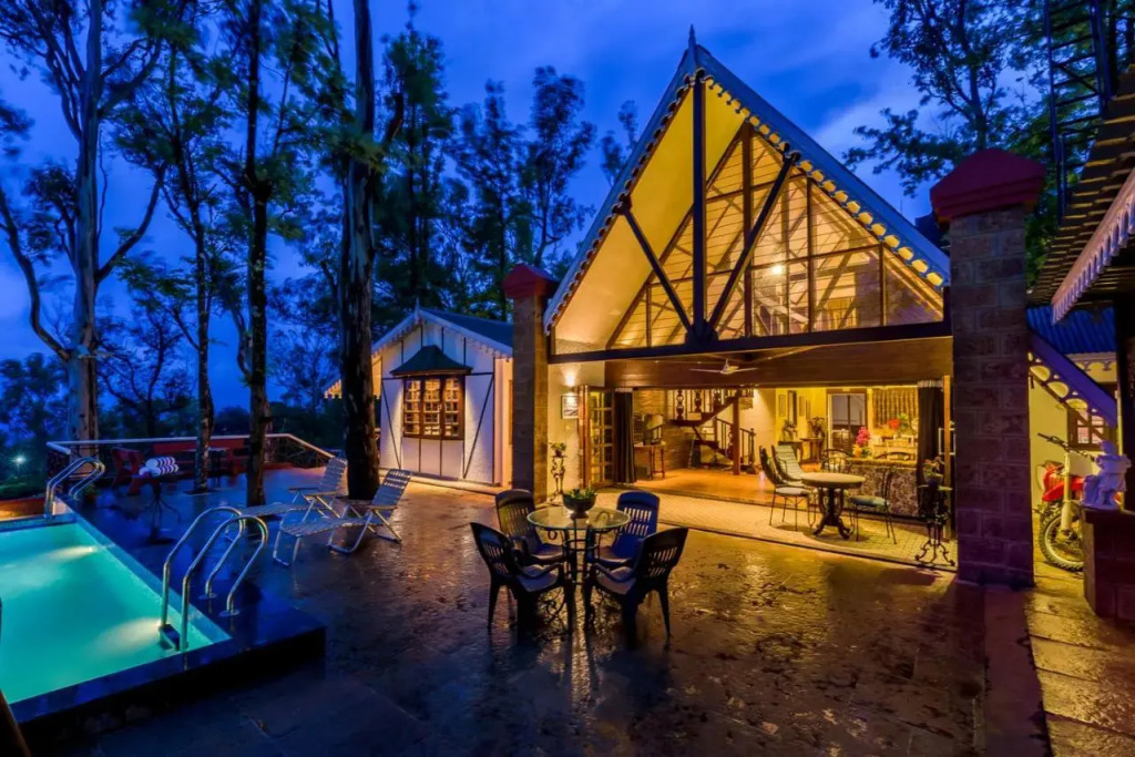 SaffronStays Tudor Rose -5BHK Panchgani Villa with Private Pool, Outdoor Bar & Pet-Friendly