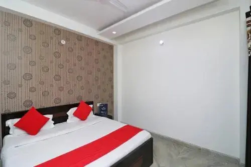 Royal Rahul Residency by OYO Rooms