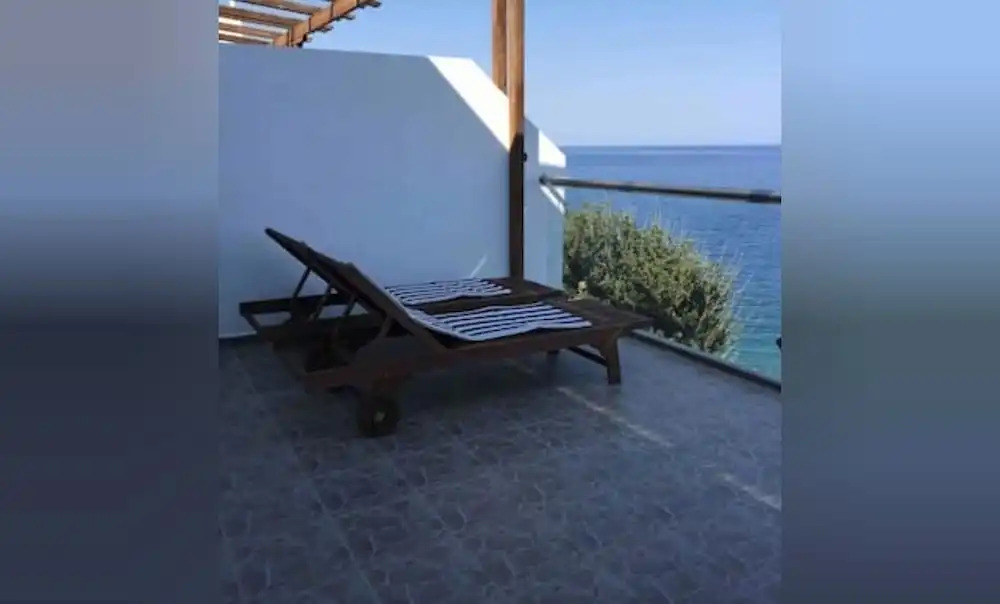 Grande Blue Suites with private bay