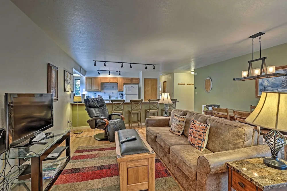 < 2 Mi to Frisco Adventure Park: Cozy Townhome!