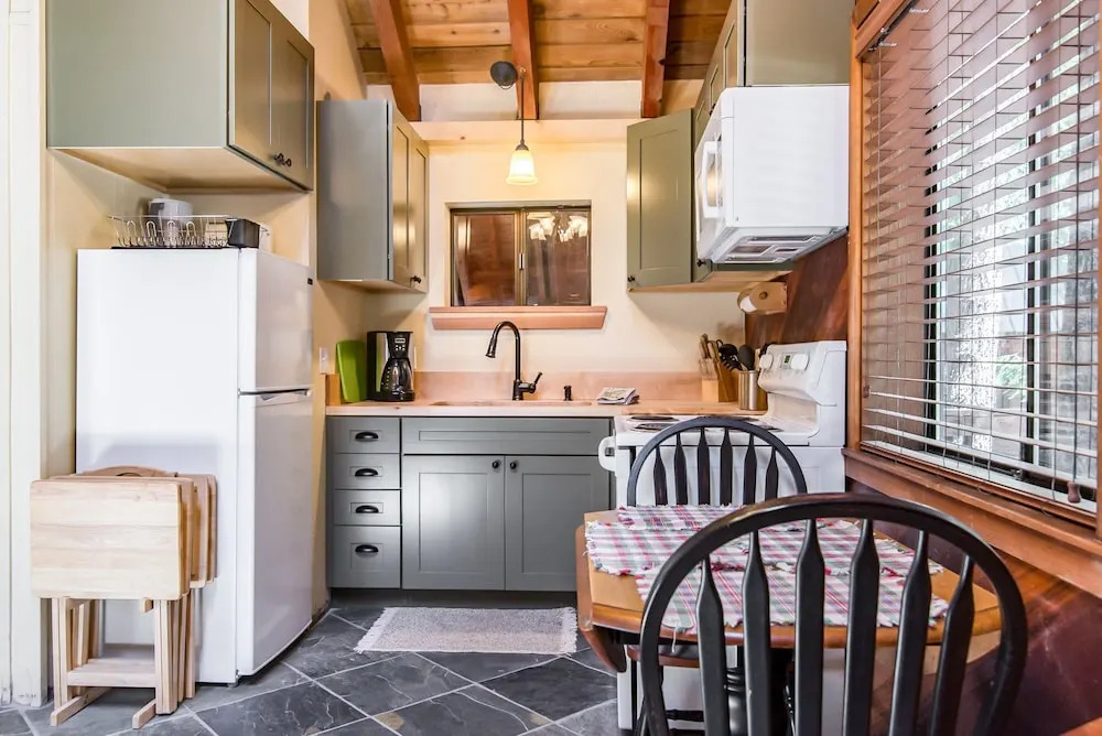 7290 4th Ave Cabin