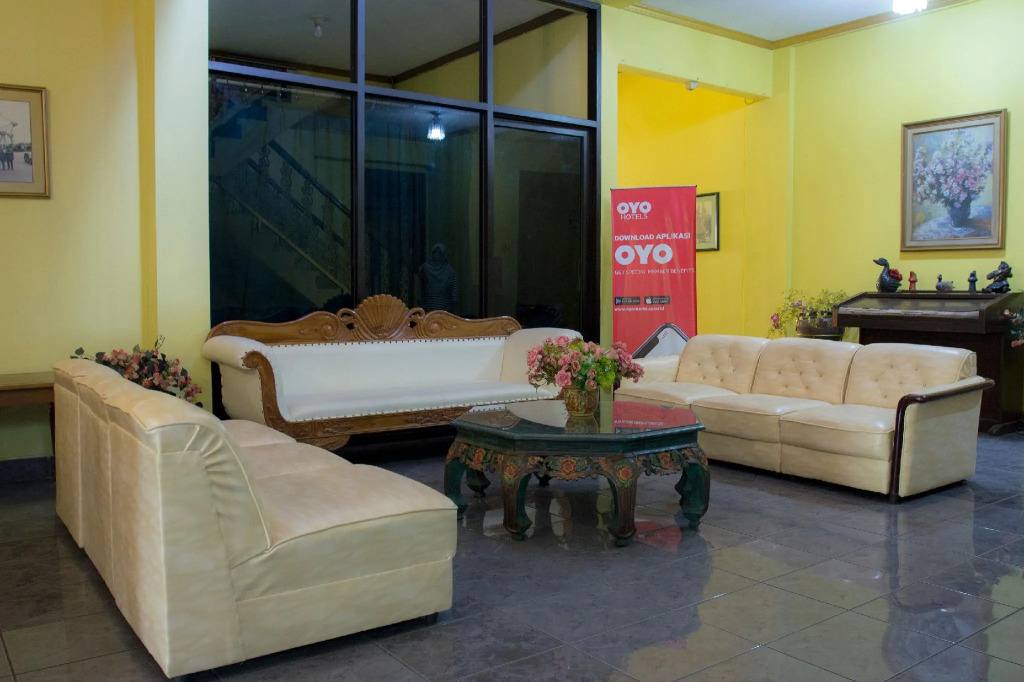 OYO 392 Hotel Mawar Saron