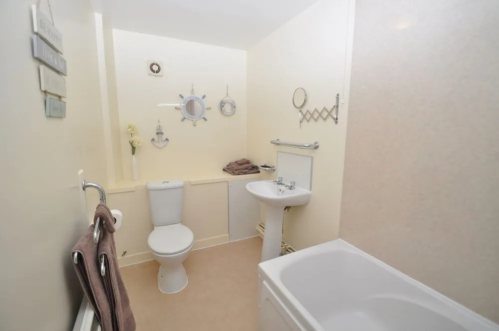 1 Varis Apartments