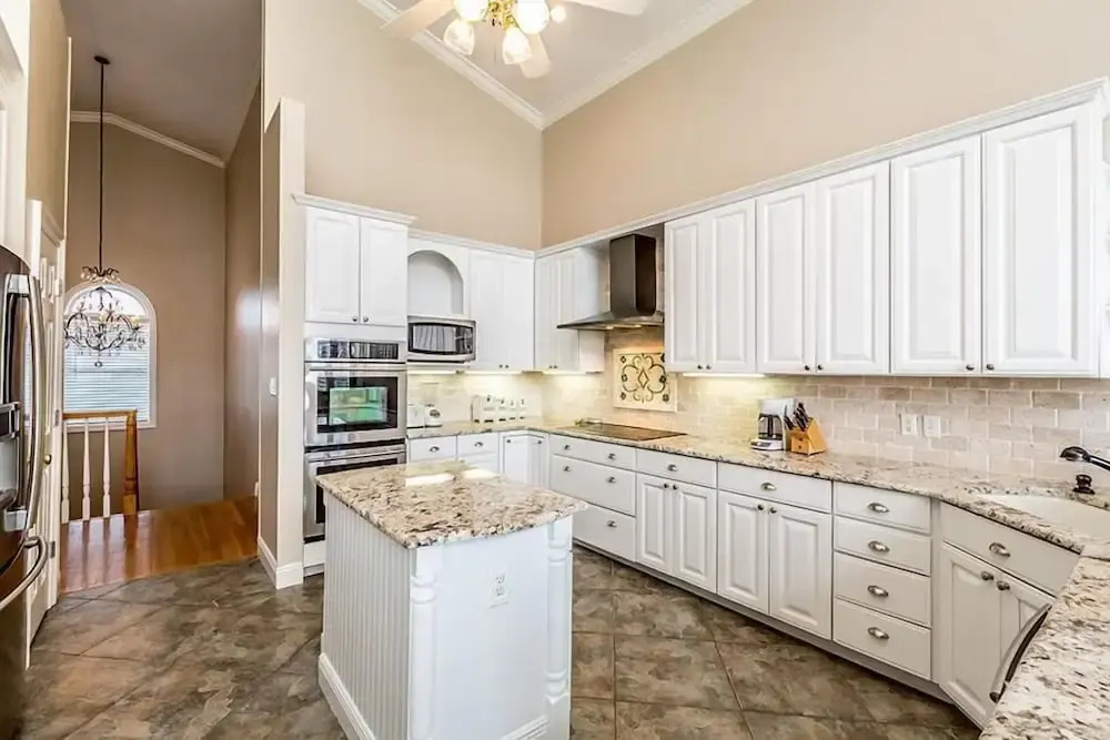 CORAL SHORES 5 Bedroom Holiday Home by Five Star Properties