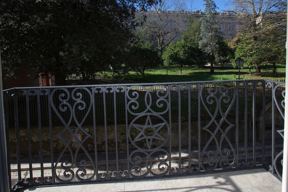ROYAL GARDENS