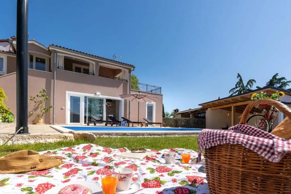 Villa Corinna by Briskva