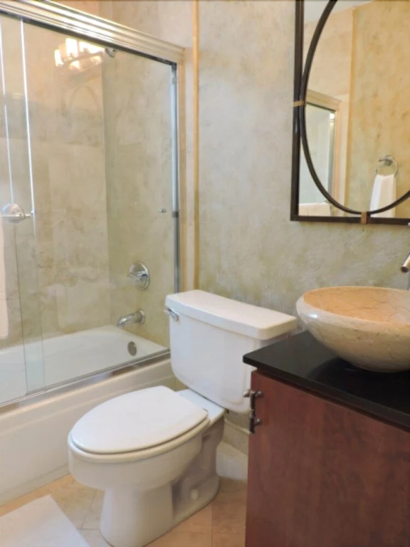 Windwood Beachside 303 on Hollywood Beach 3/2 for 8 Pool