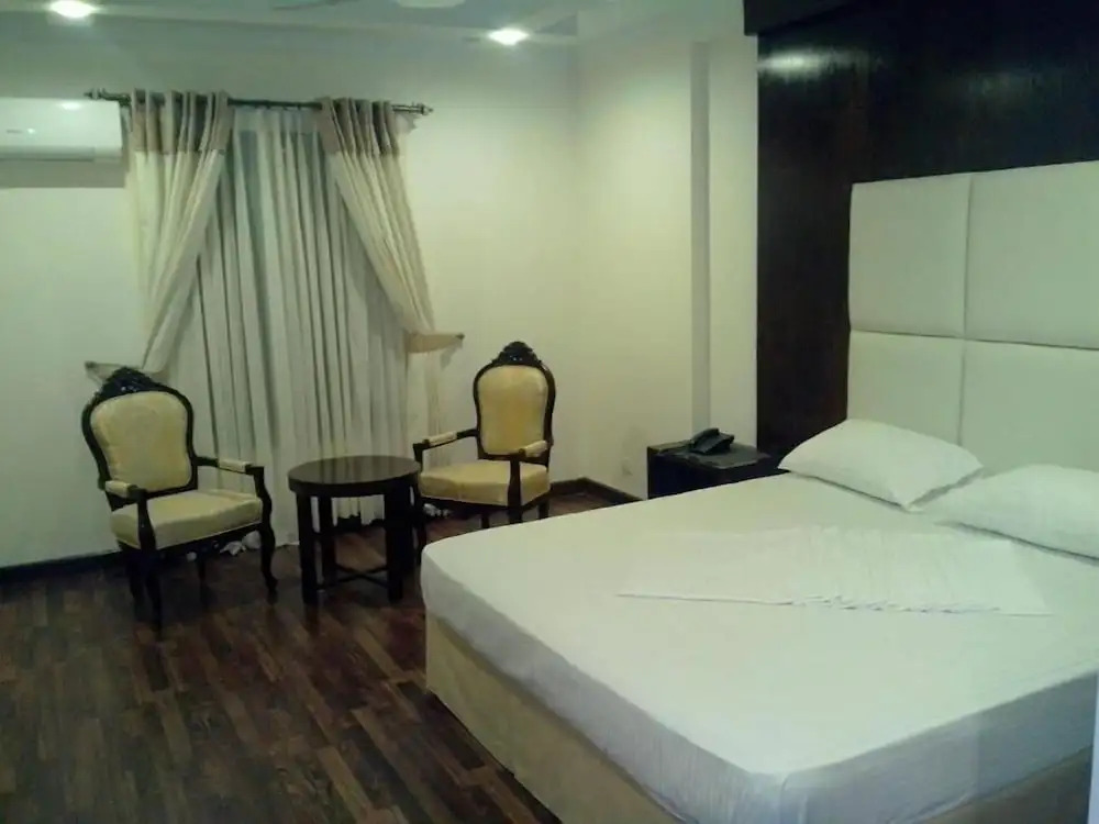 Diamond Luxe Hotel Lahore